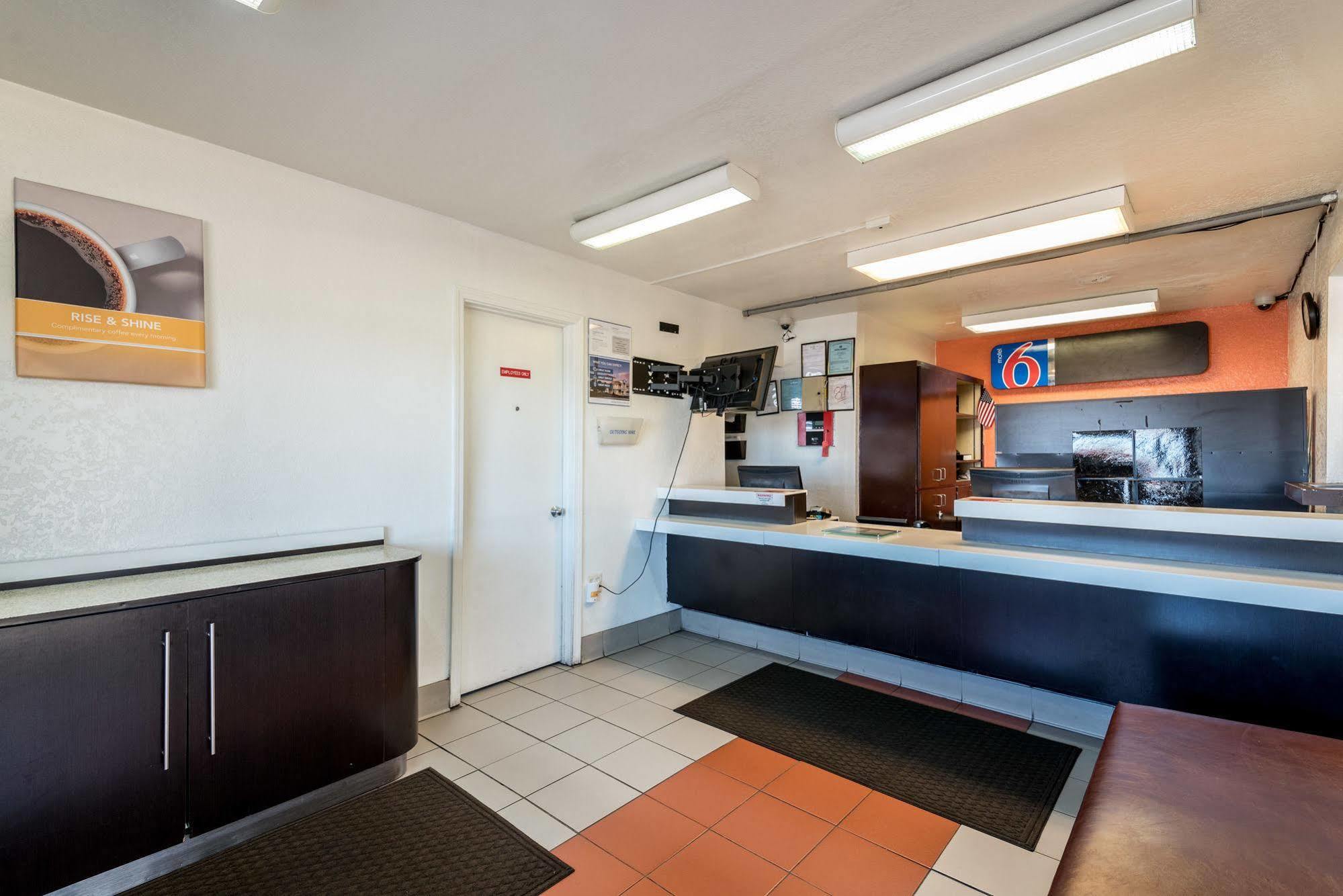 מונטגומרי Rodeway Inn מראה חיצוני תמונה