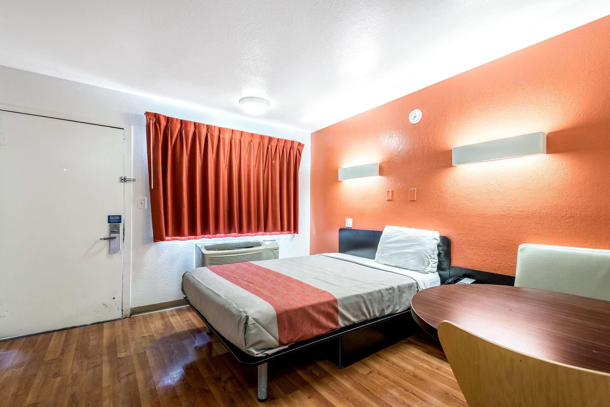 מונטגומרי Rodeway Inn מראה חיצוני תמונה
