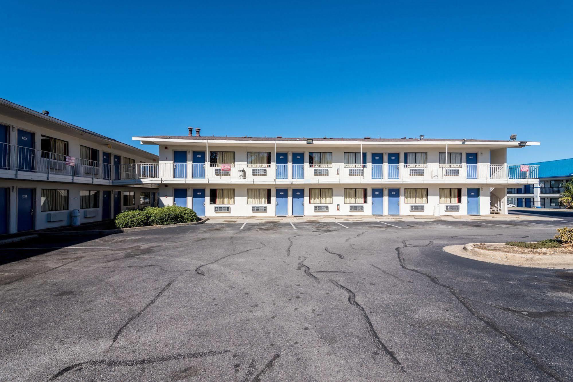 מונטגומרי Rodeway Inn מראה חיצוני תמונה